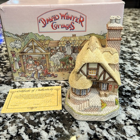 David Winter Cottages Audrey’s Tea Room - Picture 1 of 6